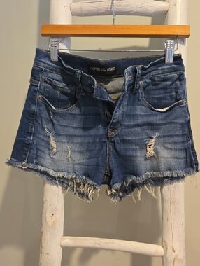 Express Distressed Denim Cutoff Shorts in Dark Blue Size 6